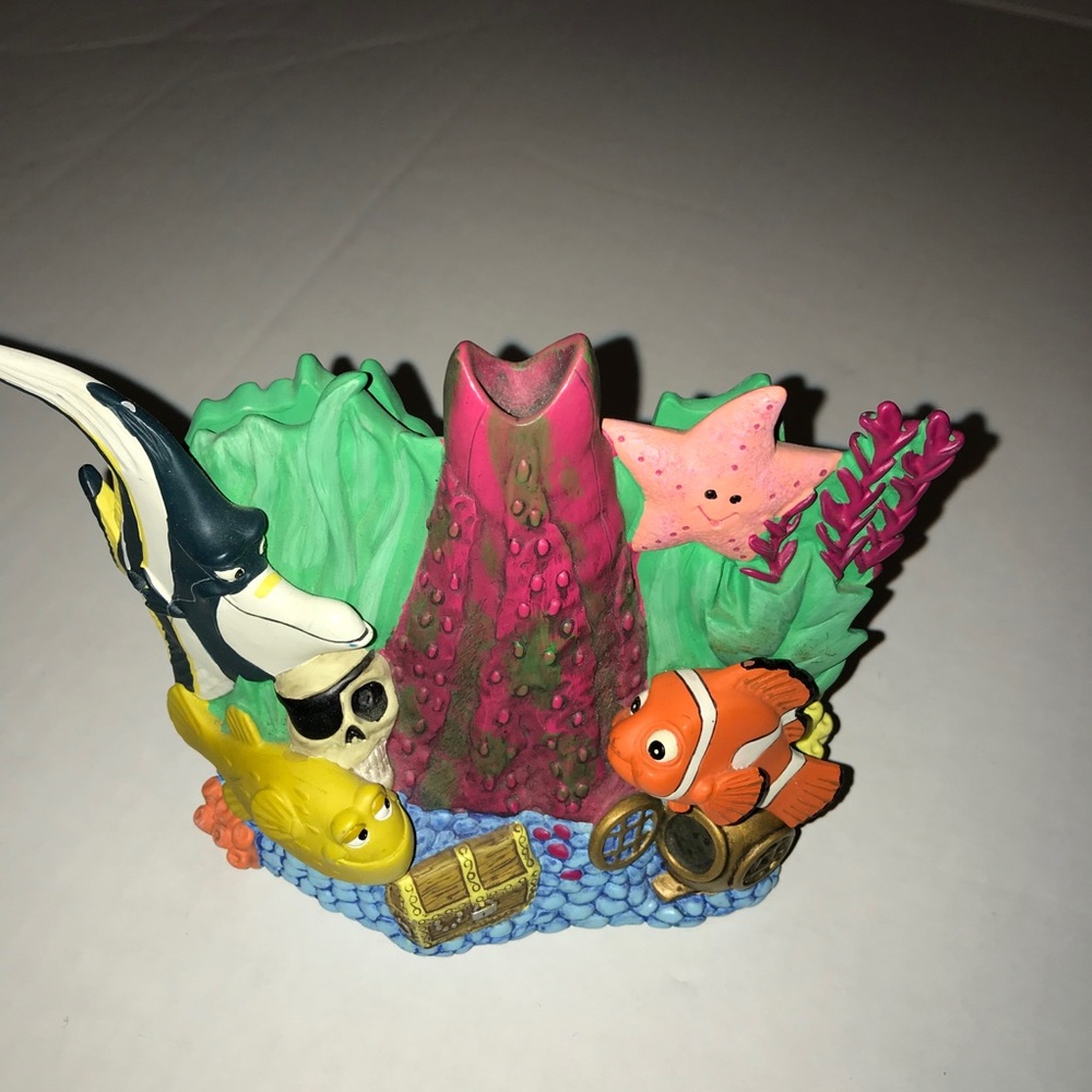 Finding Nemo pictures holder
